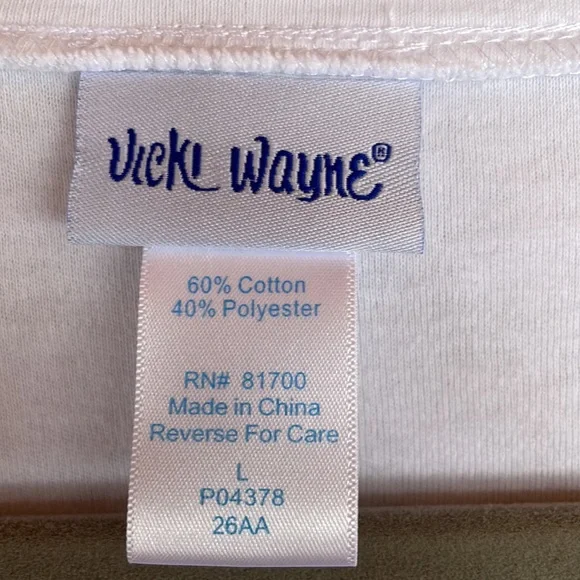 Vicki Wayne 3/4 Sleeve V-Neck White Tee Shirt. size Large. - Picture 2 of 6